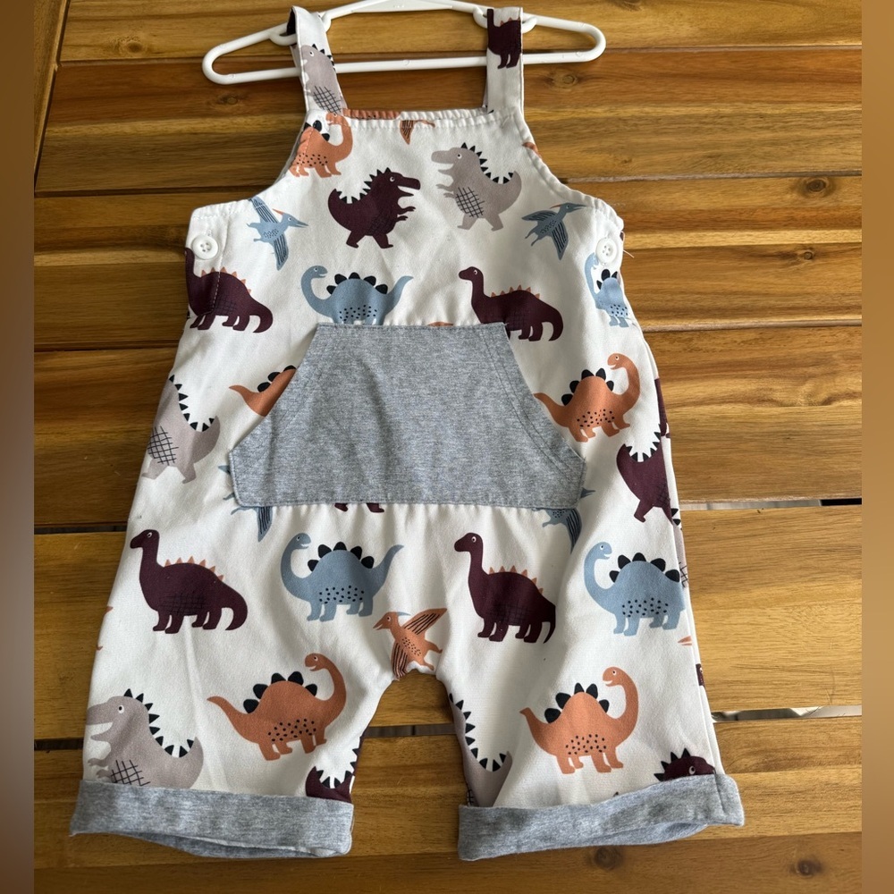 ❤️5/$25 Cute Dinosaur Print Baby Romper with Grey Pocket